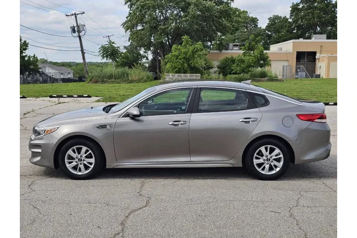 $9995 : 2017 Optima LX image 6