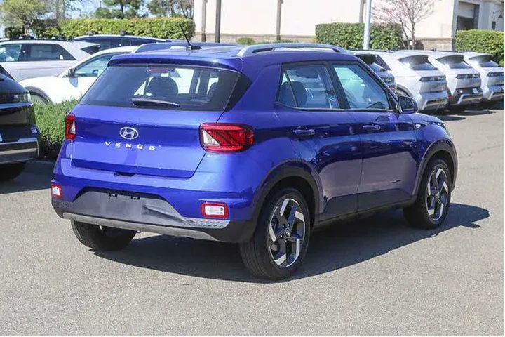 $19891 : Hyundai VENUE 2024 Limited 4 image 5