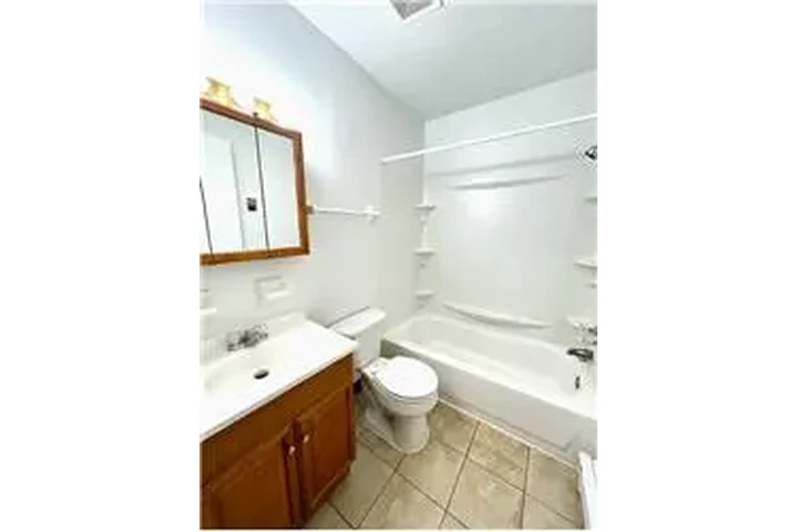 $550 : Rental property with 2 bedro image 8