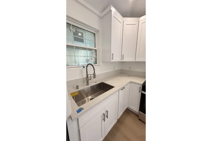 $2000 : ADU DE 1 RECÁMARA / 1 BAÑO image 8