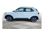 $17354 : Hyundai VENUE 2025 SEL 4dr C thumbnail