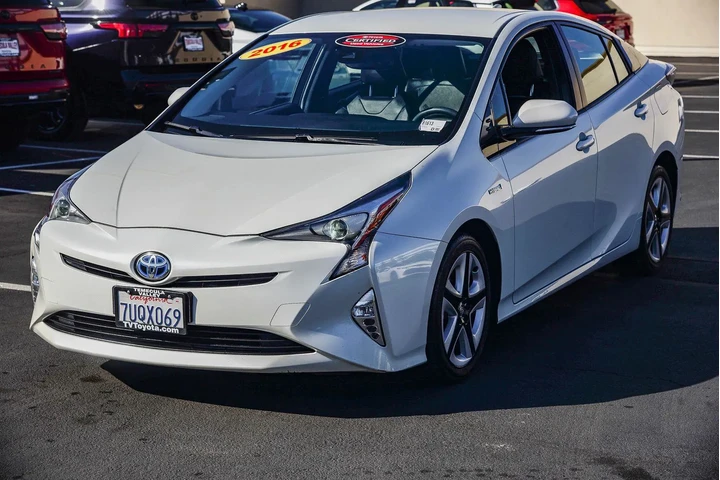 $14945 : Toyota Prius 2016 Four Touri image 3