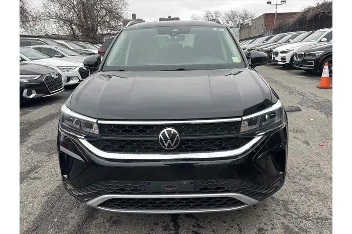 $15995 : Volkswagen Taos 2023 SE 4dr image 2