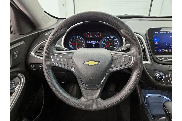 $17998 : Chevrolet Malibu 2023 LT 4dr image 10