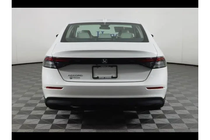 $25875 : Honda Accord 2023 LX 4dr Sed image 6