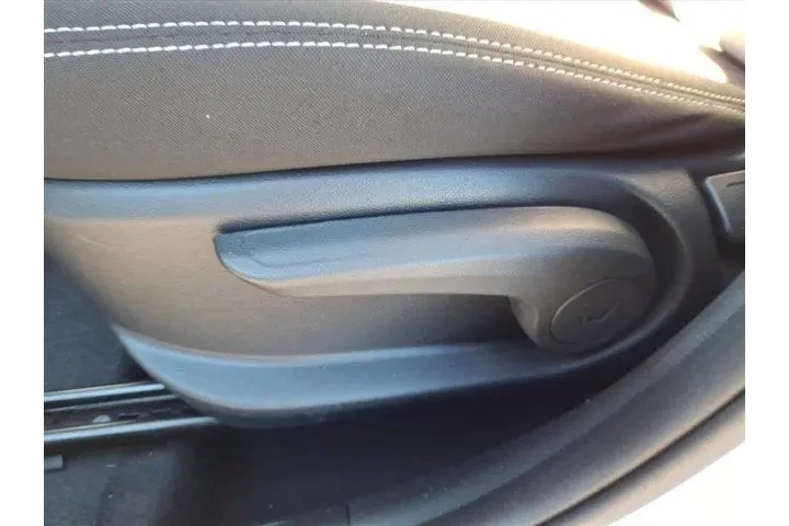 $18784 : Hyundai VENUE 2024 SEL 4dr C image 6