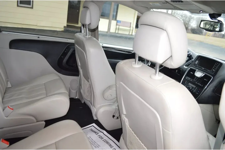 $9995 : 2013 CHRYSLER TOWN & COUNTRY image 2