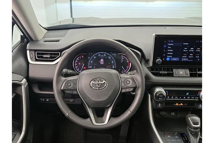 $35998 : Toyota RAV4 2023 AWD XLE Pre image 9
