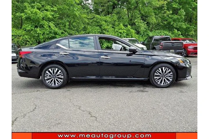 $19696 : Nissan Altima 2024 2.5 SV 4d image 6