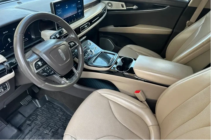 $38900 : Lincoln Nautilus 2022 AWD Re image 9