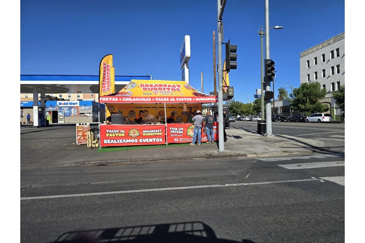 Puestos de taco ya aclientados image 1