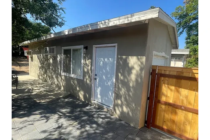 $1250 : Modern 1bd 1ba @ Riverside image 1