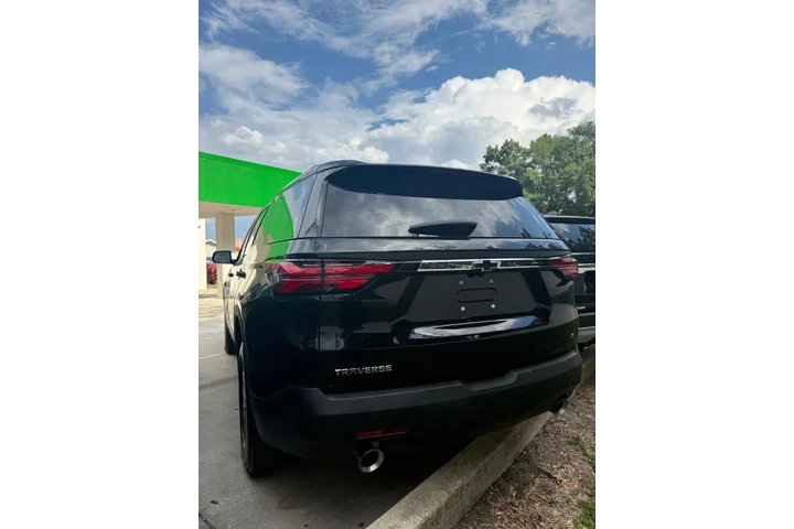$2000 : Chevrolet Traverse LT Sport image 3