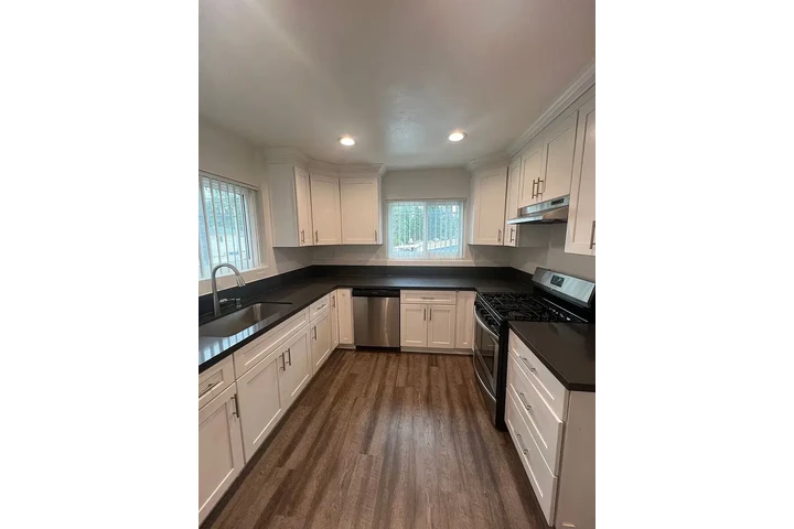 $2995 : Modern 3BD 2BT available image 8