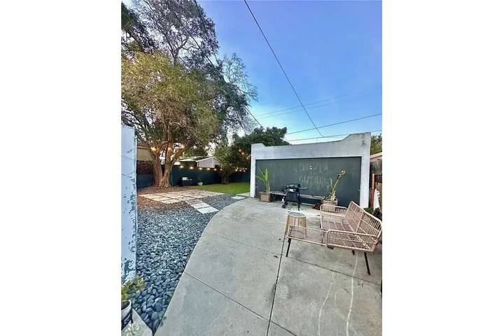 $3000 : Renovated 2BD 1BTH Available image 9