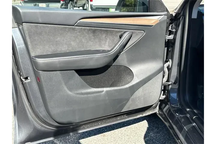 $27939 : Tesla Model Y 2023 AWD Perfo image 10