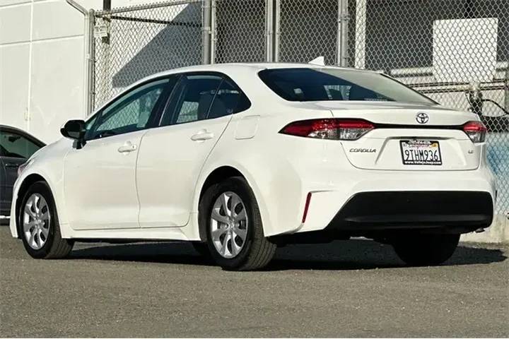 $19390 : Toyota Corolla 2024 LE 4dr S image 9