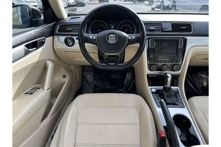 $11900 : Volkswagen Passat 2019 Wolfs image 9