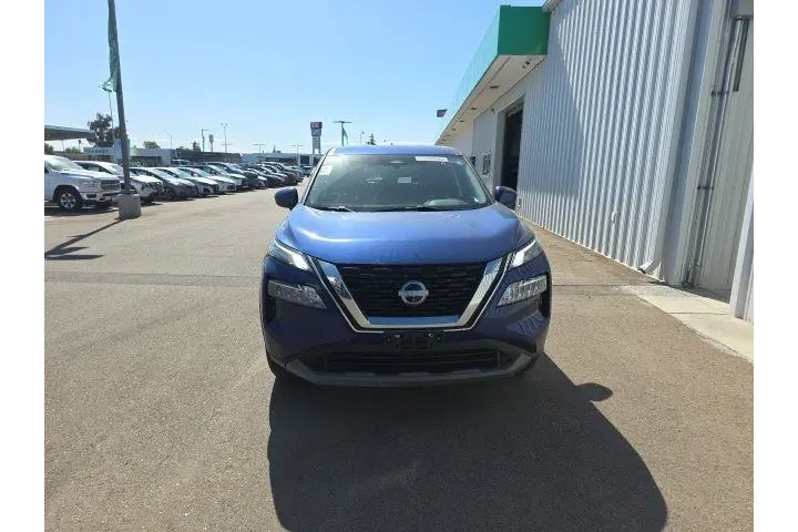$17900 : Nissan Rogue 2023 SV 4dr Cro image 2
