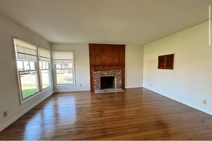 $2050 : HOUSE RENT IN Torrance CA image 1