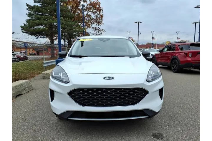 $18980 : Ford Escape 2022 AWD SE 4dr image 2