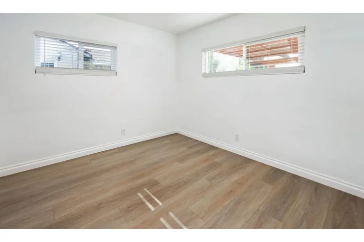 $2100 : Spacious 2 Bedroom House in LA image 5