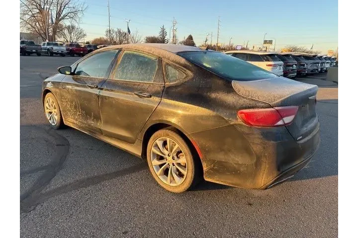 $6000 : Chrysler 200 2015 AWD S 4dr image 6