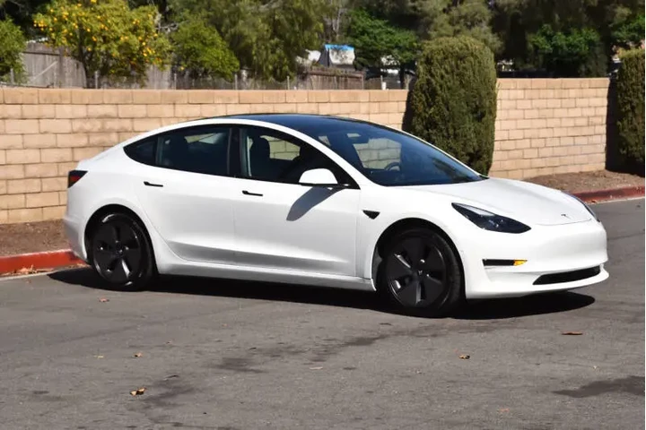 $24999 : 2021 Model 3 Standard Range P image 1