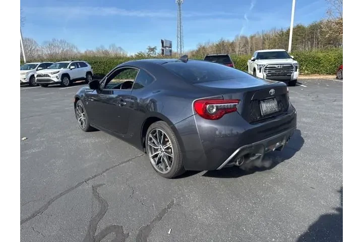 $19434 : Toyota 86 2017 2dr Coupe 6A image 6