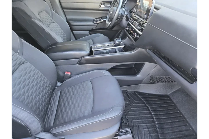 Nissan Pathfinder 2022 SV 4d image 9