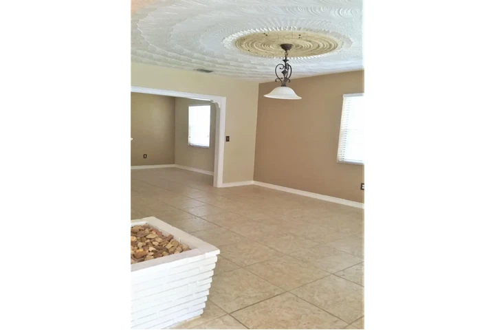 $1100 : Welcome to your home image 7