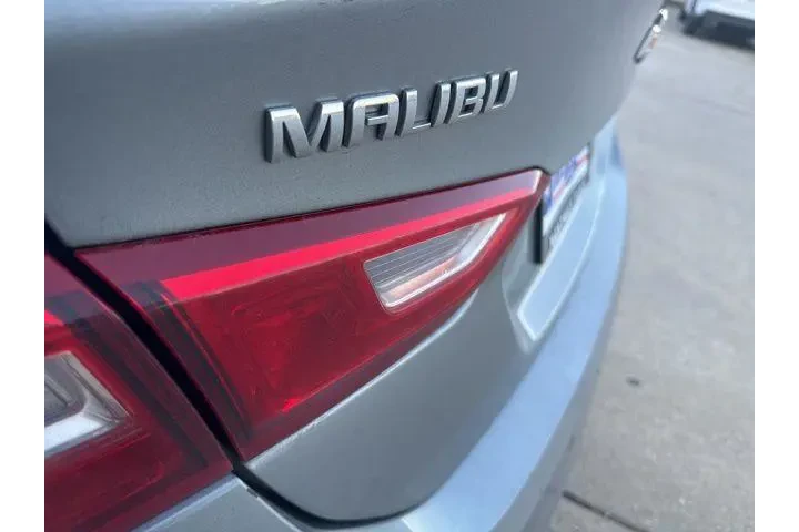 $18550 : Chevrolet Malibu 2024 LT 4dr image 6