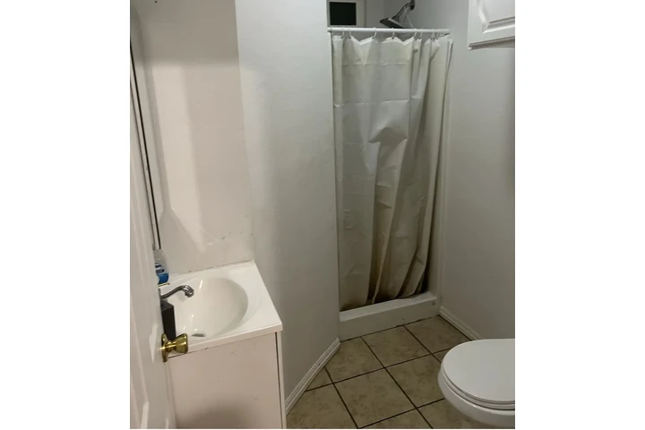 $800 : Recámara disponible image 2