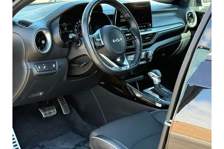 $19289 : Kia Forte 2023 GT-Line 4dr S image 8
