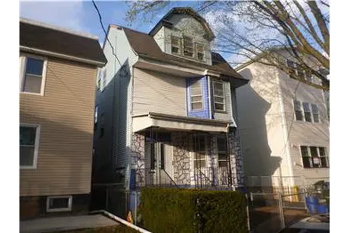 $2300 : Rental property with 2 bedro image 1