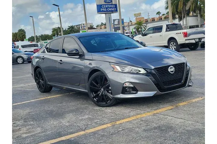 $19990 : Nissan Altima 2022 2.5 SR 4d image 1