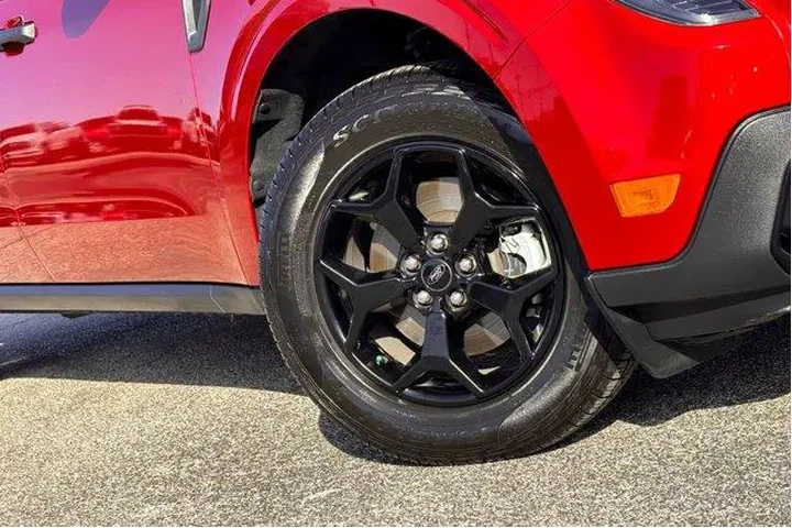 $29977 : Ford Maverick 2025 AWD XLT 4 image 2