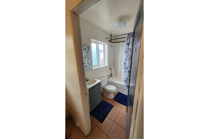 $1200 : Rento cuarto con baño el monte image 8