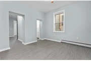 $2500 : APT 2 RECAMAS EN MASPETH thumbnail
