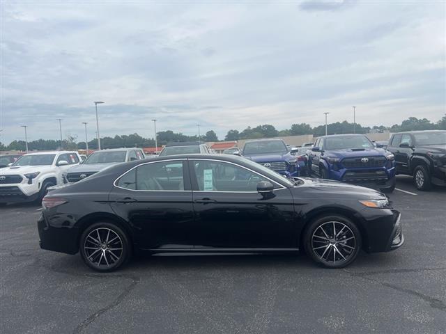 $28881 : PRE-OWNED 2024 TOYOTA CAMRY SE image 8