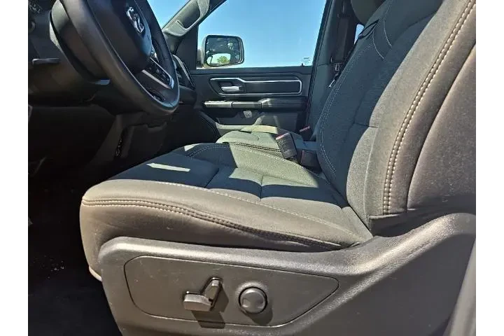 $39025 : Ram 1500 2025 4x4 Big Horn 4 image 5