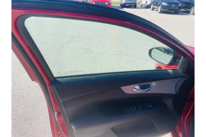 $13850 : 2023 Forte LXS image 10