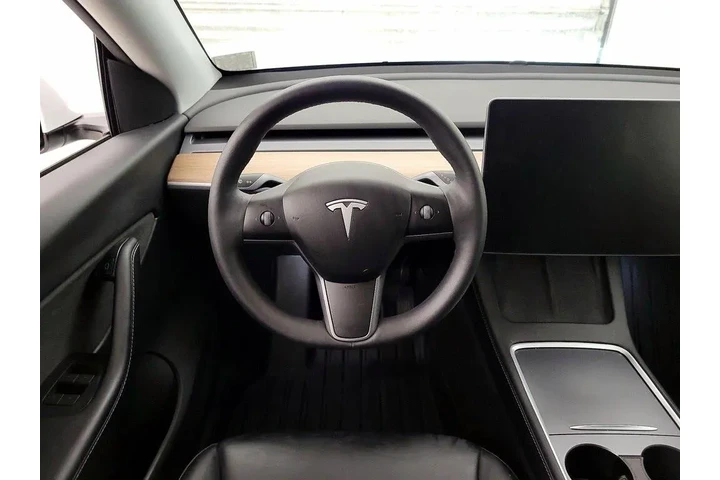 $31998 : Tesla Model Y 2022 AWD Long image 10