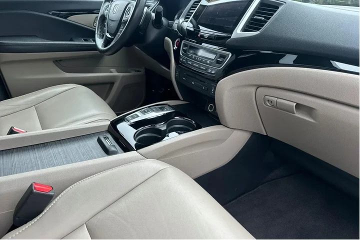 $22715 : Honda Pilot 2017 AWD Touring image 8