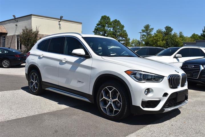 2017 BMW X1 sDrive28i image 2