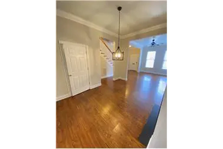 $2400 : Rental property with 2 bedro image 6