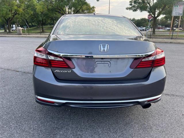 $9900 : 2017 Accord EX image 7