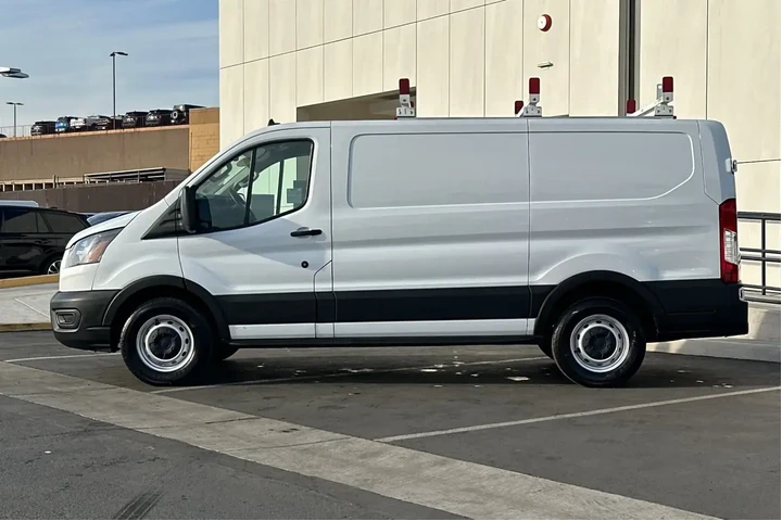$32900 : Ford Transit 2023 150 3dr SW image 6