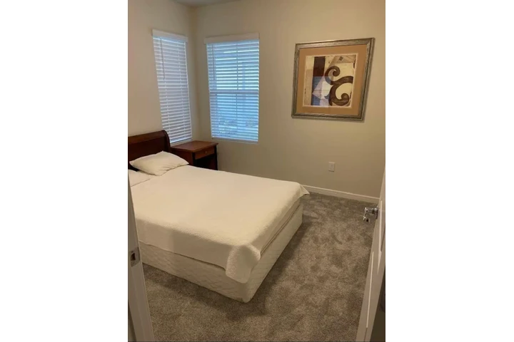 $850 : Alquilo habitaciones kissimmee image 2