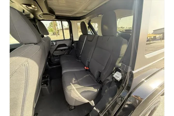 $30999 : Jeep Wrangler 2023 4x4 Sahar image 7